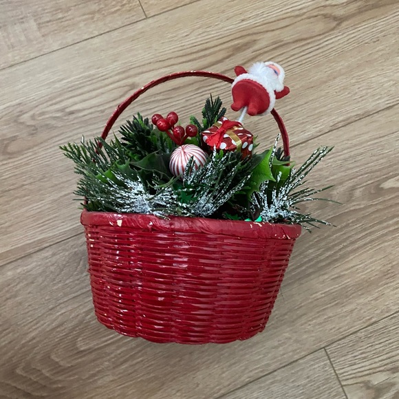 Vintage Christmas Basket With Flocked Santa - Picture 3 of 9
